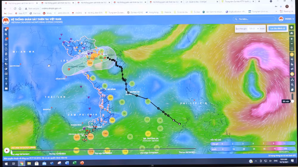 Intempéries: le 7e typhon s'affaiblit en une dépression tropicale; Kompasu se dirige vers le Vietnam ảnh 1