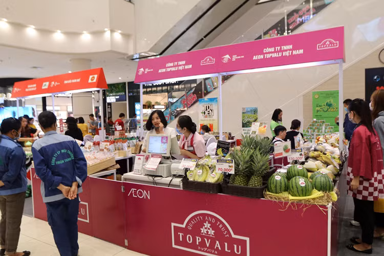 Promotion des produits agricoles dans le réseau de supermarchés AEON ảnh 4 Promotion des produits agricoles dans le réseau de supermarchés AEON ảnh 4