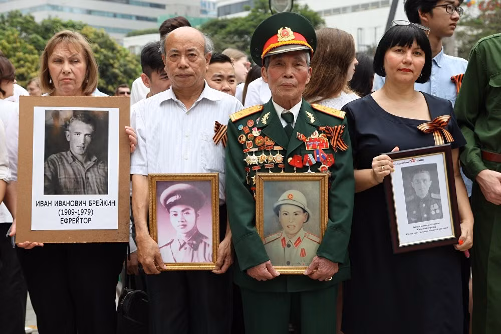L’action «Régiment immortel», une démonstration de l’amitié Vietnam-Russie ảnh 2 L’action «Régiment immortel», une démonstration de l’amitié Vietnam-Russie ảnh 2