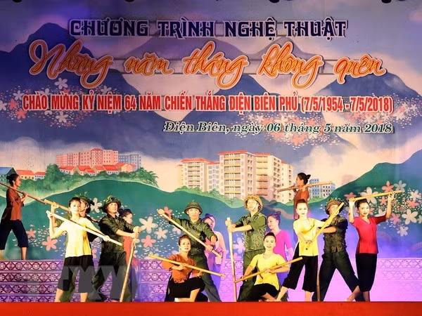 Célébration du 64e anniversaire de la victoire de Dien Bien Phu ảnh 1