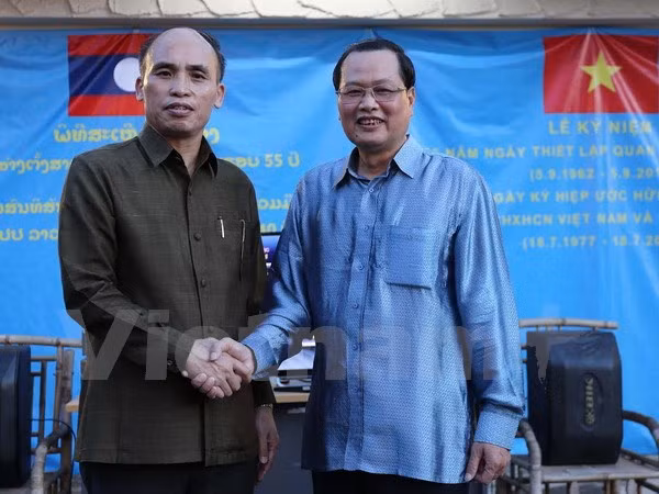 Echange d'amitié Vietnam-Laos à Singapour ảnh 1