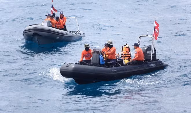 Thaïlande: le corps de la dernière victime du naufrage à Phuket repêché ảnh 1