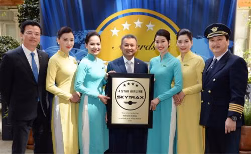 Vietnam Airlines continue de recevoir le titre de compagnie aérienne internationale à 4 étoiles ảnh 1