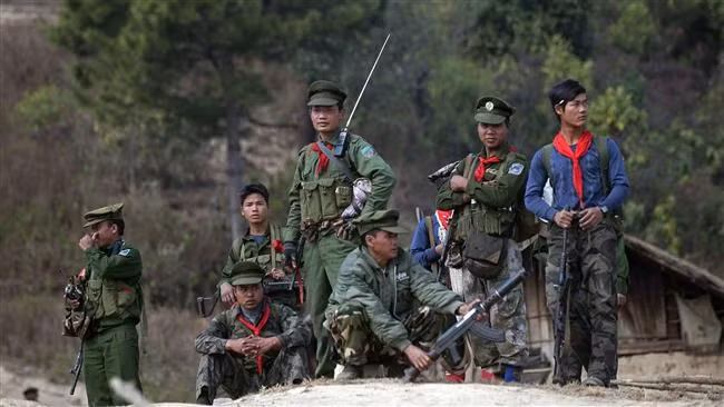 Myanmar : sept groupes armés s’engagent à maintenir des négociations de paix avec le gouvernement ảnh 1
