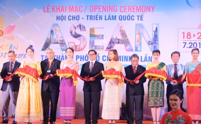 Ouverture de la foire-expo internationale de l'ASEAN 2018 à Ho Chi Minh-Ville ảnh 1