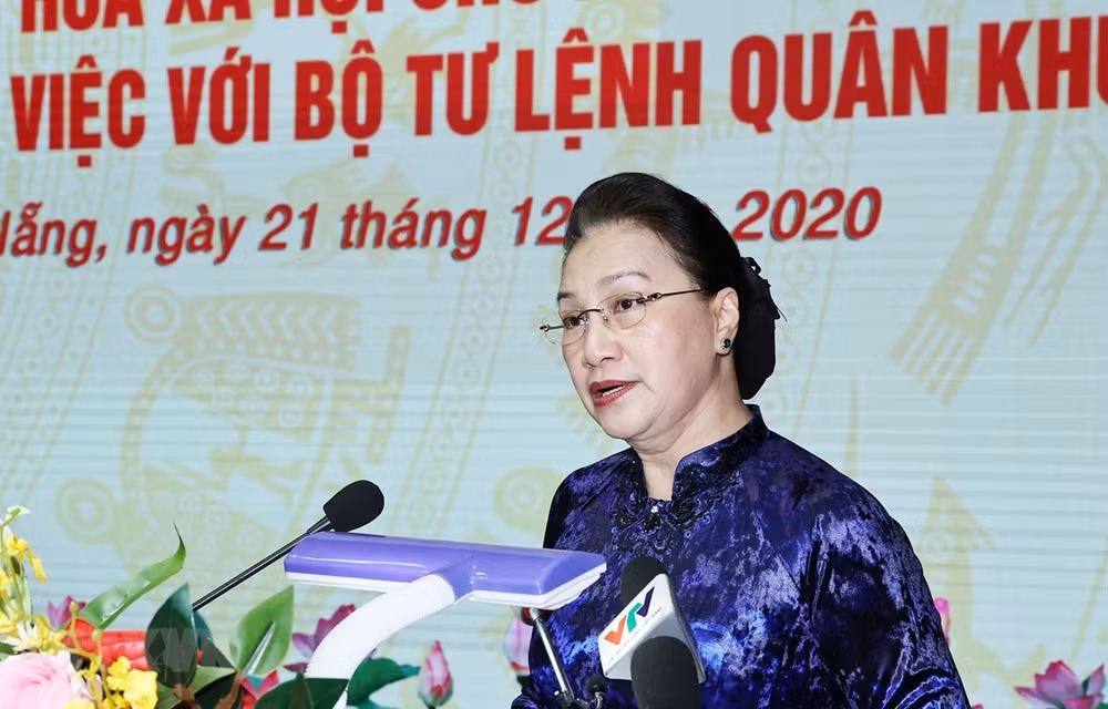 La présidente de l’AN du Vietnam visite le commandement de la 5e zone militaire ảnh 1 La présidente de l’AN du Vietnam visite le commandement de la 5e zone militaire ảnh 1