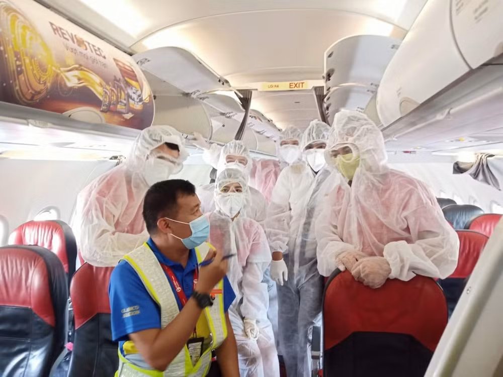 COVID-19: Vietjet transportera des passagers bloqués à Da Nang vers Hanoï et HCM-Ville ảnh 1