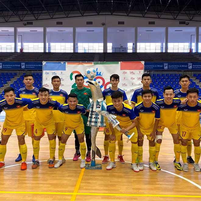 Futsal: le Vietnam remporte la victoire devant une équipe espagnole ảnh 1