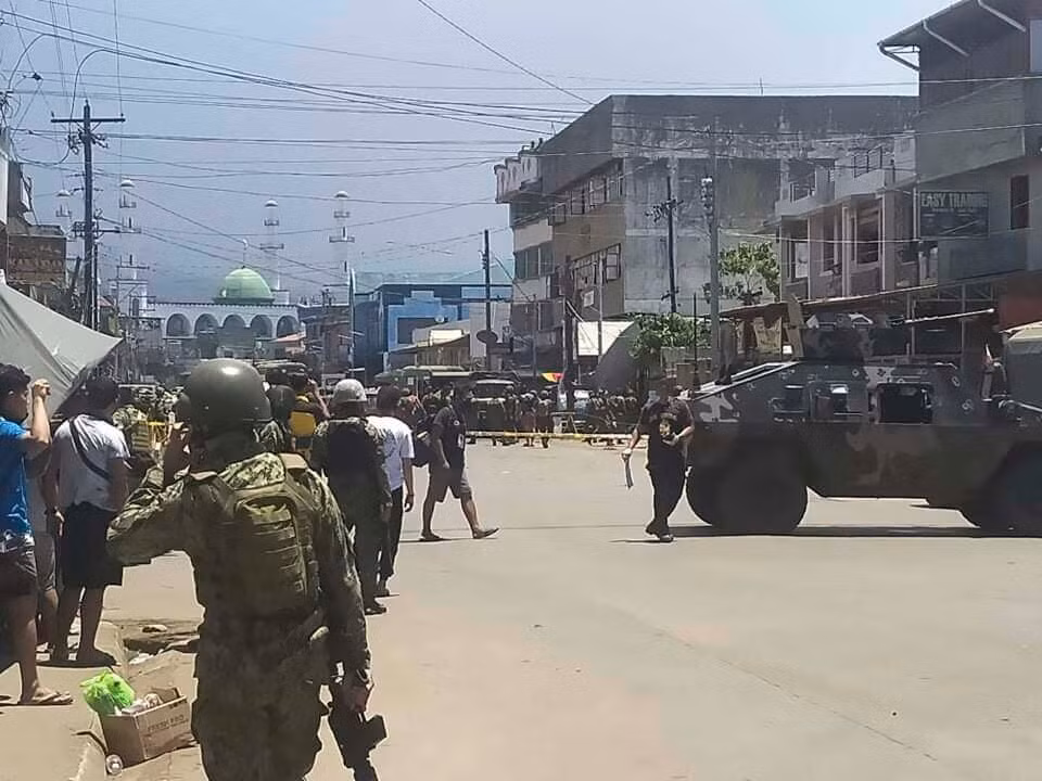 Double explosion aux Philippines : Au moins dix morts et 17 blessés ảnh 1