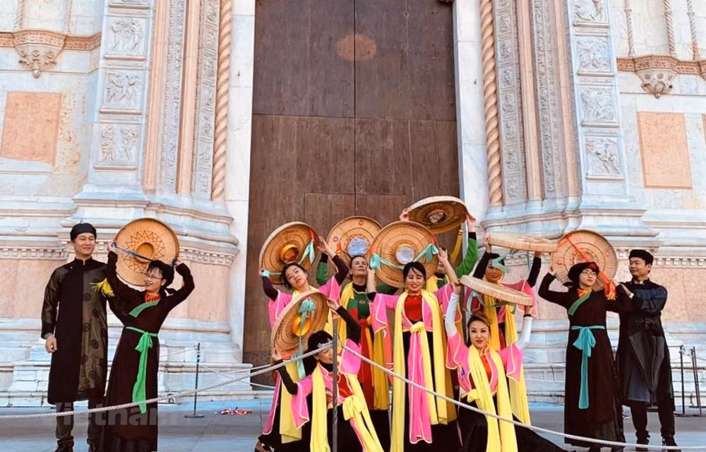 La culture vietnamienne présentée lors du Festival de musique et d'art Dancin’BO en Italie ảnh 1