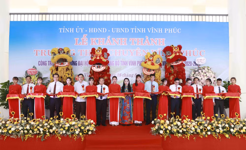 Vinh Phuc : Inauguration d'un lycée d'excellence de 20 millions d'USD ảnh 1