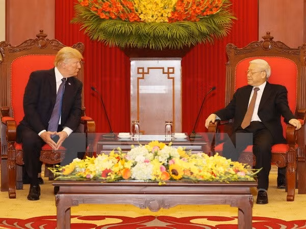 Le secrétaire général Nguyen Phu Trong reçoit le président américain Donald Trump ảnh 1