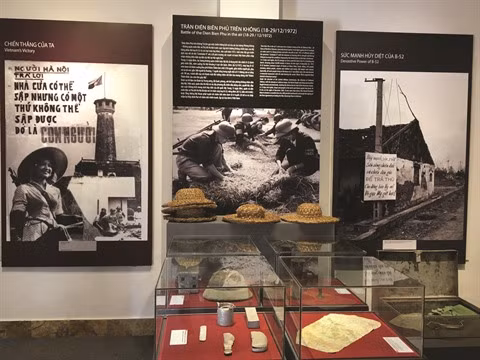 Une exposition retrace la victoire de Hanoï - Diên Biên Phu aérien ảnh 2