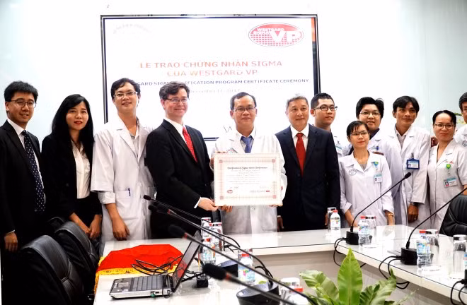 Un centre d’analyses médicales vietnamien certifié par Westgard ảnh 1