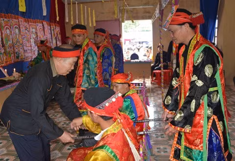 Le câp sac, cérémonie de passage à l’âge adulte des Dao, postule à l’UNESCO ảnh 2
