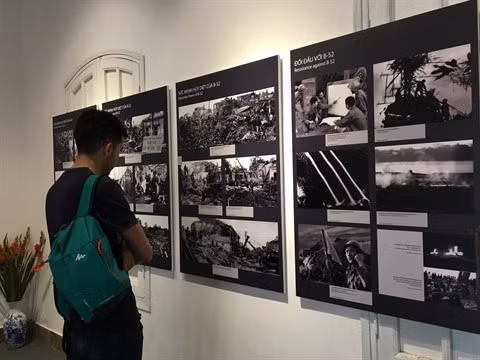 Une exposition retrace la victoire de Hanoï - Diên Biên Phu aérien ảnh 1