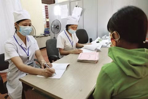 Le VIH/sida se répand chez les jeunes adultes ảnh 1