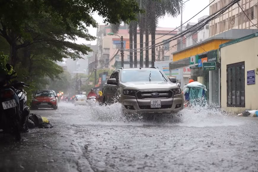 Les fortes pluies continuent de frapper le Nord et Thanh Hoa au Centre ảnh 2