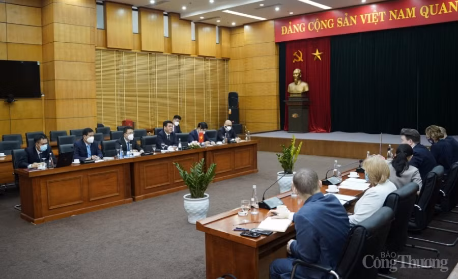Le Vietnam et les Etats-Unis réfléchissent à rehausser leur partenariat ảnh 1