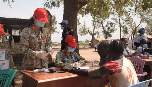 Les Casques Bleus médecins vietnamiens mènent des actions civio-militaires au Soudan du Sud ảnh 1