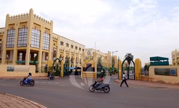 Les dirigeants de la Cédéao placent le Mali sous embargo ảnh 1