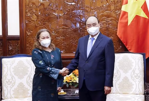 Le président Nguyên Xuân Phuc reçoit l'ambassadrice de Malaisie ảnh 1