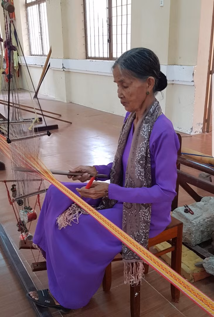 Vàng Thi Thang, une tisseuse talentueuse de Ninh Thuân ảnh 1 Vàng Thi Thang, une tisseuse talentueuse de Ninh Thuân ảnh 1