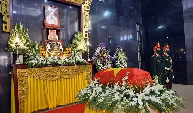 Inhumation des restes du Héros des Forces armées populaires Nguyên Van Lâp Kostas Sarantidis ảnh 3 Inhumation des restes du Héros des Forces armées populaires Nguyên Van Lâp Kostas Sarantidis ảnh 3