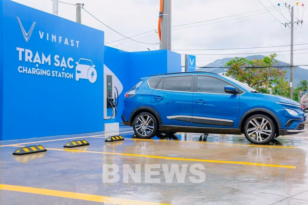 VinFast et Petrolimex lancent un service de recharge de véhicules électriques ảnh 1 VinFast et Petrolimex lancent un service de recharge de véhicules électriques ảnh 1