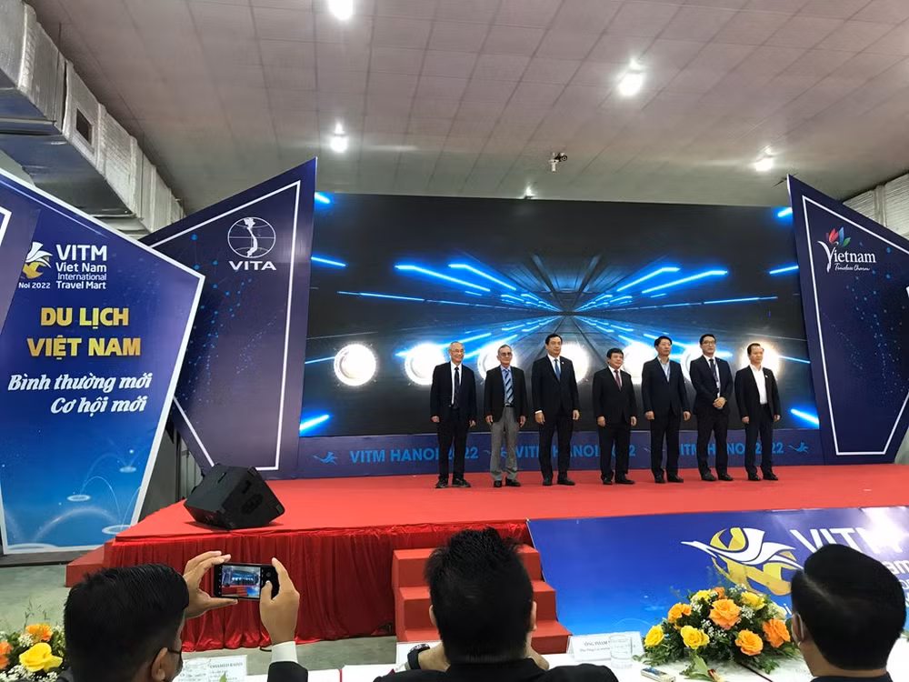Ouverture de la Foire internationale du tourisme du Vietnam-VITM 2022 à Hanoï ảnh 1