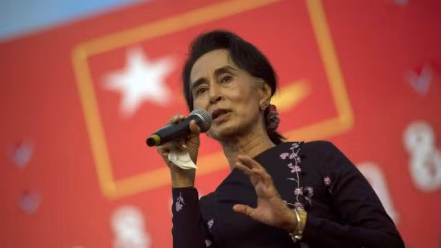 Aung San Suu Kyi invite les dirigeants birmans à discuter ảnh 1