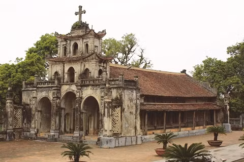 La cathédrale de Phat Diêm, un joyau architectural vietnamien ảnh 3