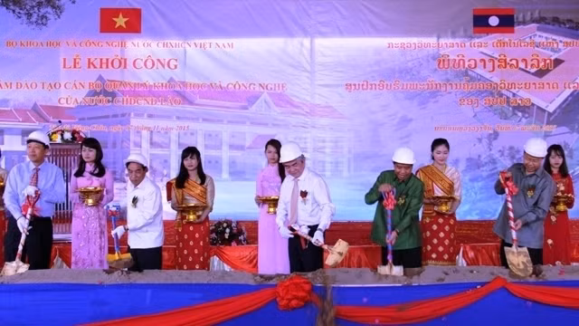 Mise en chantier d’un centre de formation de cadres dans les sciences et technologies au Laos ảnh 1