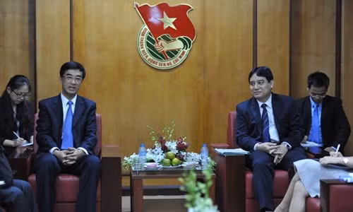 Echanges et rencontres à l’occasion de la visite de Xi Jinping ảnh 1