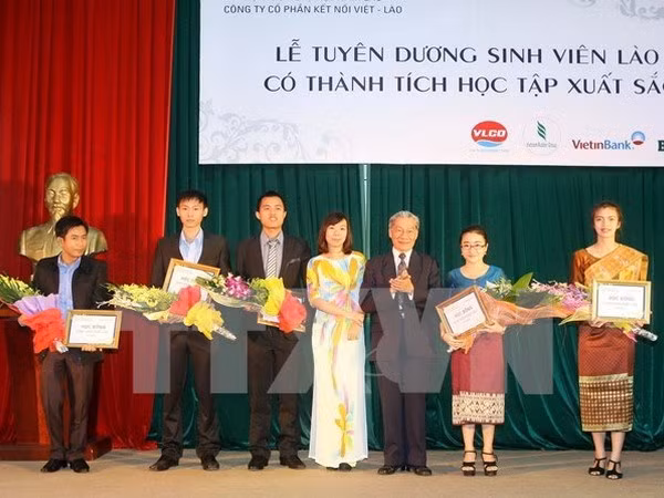 Thua Thien-Hue aide le Laos à former des ressources humaines ảnh 1