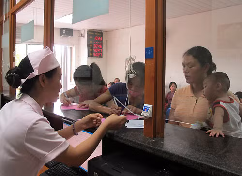 Les pauvres bénéficieront de la majoration des prix des services médicaux ảnh 1 Les pauvres bénéficieront de la majoration des prix des services médicaux ảnh 1