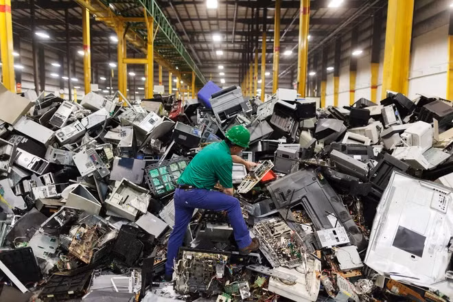 Des mesures pour gérer les déchets électroniques ảnh 1