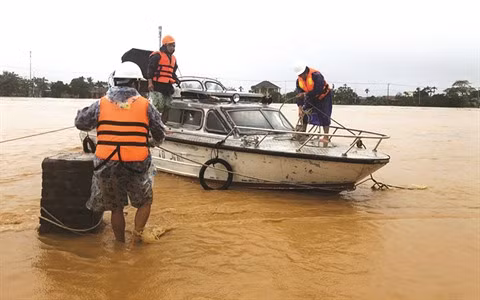 Des agents mobilisés sur le front des crues ảnh 1