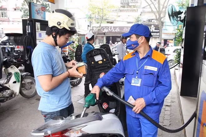 Proposition de garantir la flexibilité pour maîtriser la montée des prix des carburants ảnh 1 Proposition de garantir la flexibilité pour maîtriser la montée des prix des carburants ảnh 1