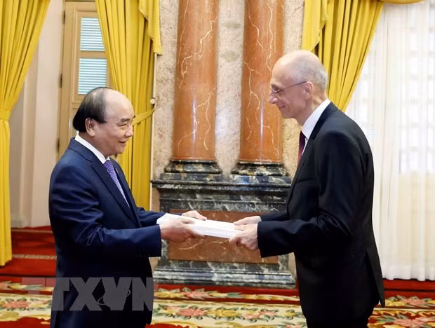Le chef de l’Etat reçoit les ambassadeurs de Croatie et du Sénégal ảnh 1