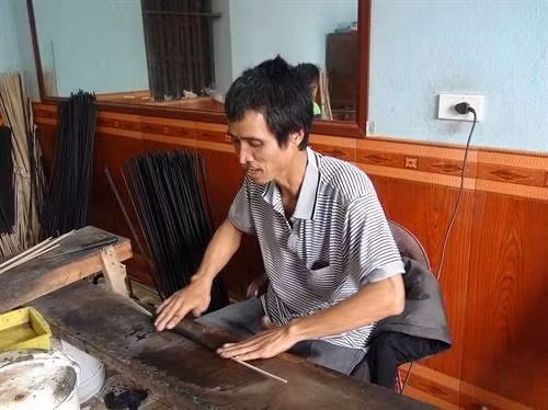 Bienvenue à Choa, le village des bâtonnets d’encens noirs ảnh 1 Bienvenue à Choa, le village des bâtonnets d’encens noirs ảnh 1