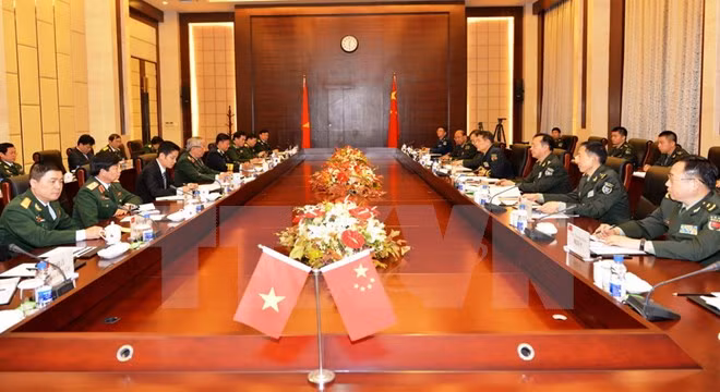 Le Vietnam et la Chine dialoguent sur la stratégie de défense ảnh 1