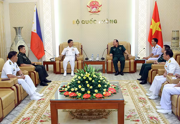 Renforcement des relations Vietnam-Philippines dans la défense ảnh 1