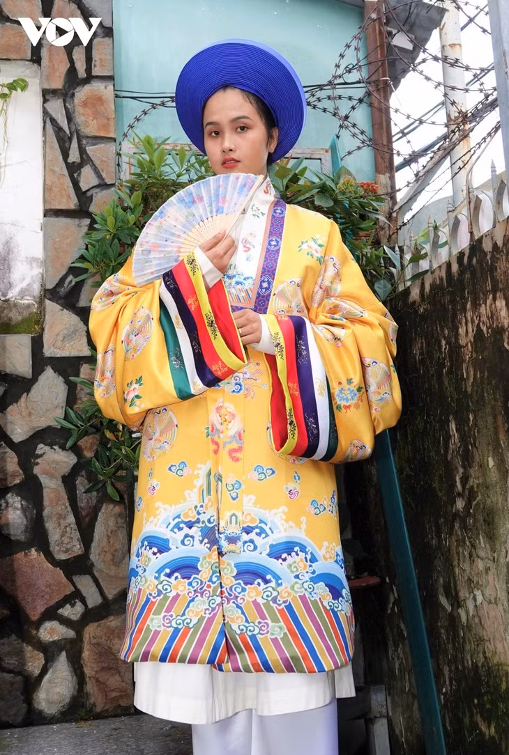 Trân Thanh Tong, un virtuose de la tenue traditionnelle vietnamienne - ảnh 2 Trân Thanh Tong, un virtuose de la tenue traditionnelle vietnamienne - ảnh 2