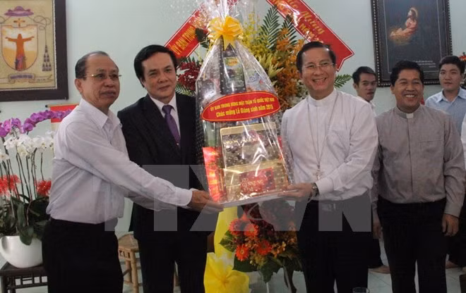 Noël : Féliciations aux catholiques de Binh Duong ảnh 1