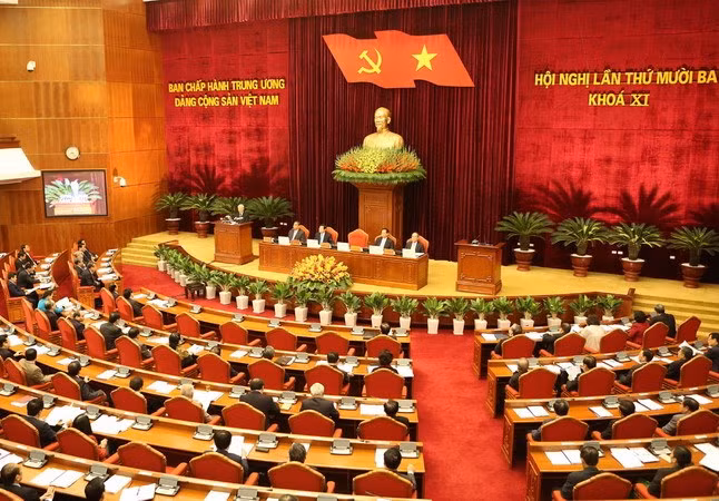 Quatrième journée de travail du 13e Plénum du Comité central du Parti ảnh 1