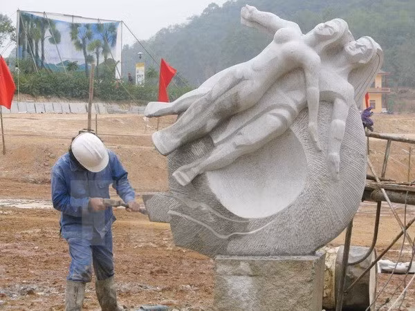 Camp international de sculptures à Hô Chi Minh-Ville ảnh 1