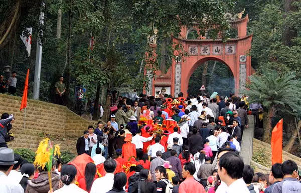 Le culte des rois Hùng réunit la communauté vietnamienne ảnh 1