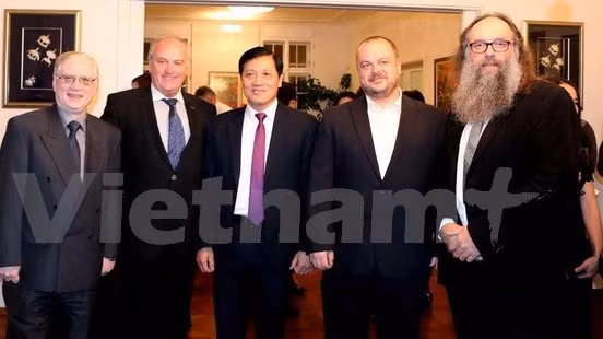 Banquet en l’honneur de la naissance de la communauté de l’ASEAN à Prague ảnh 1