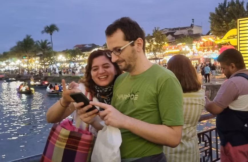 Hoi An accueille des dizaines de milliers de visiteurs pendant les vacances du Nouvel An ảnh 1